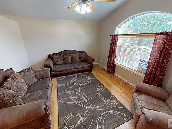 2nd image of 2765 Linda Cir