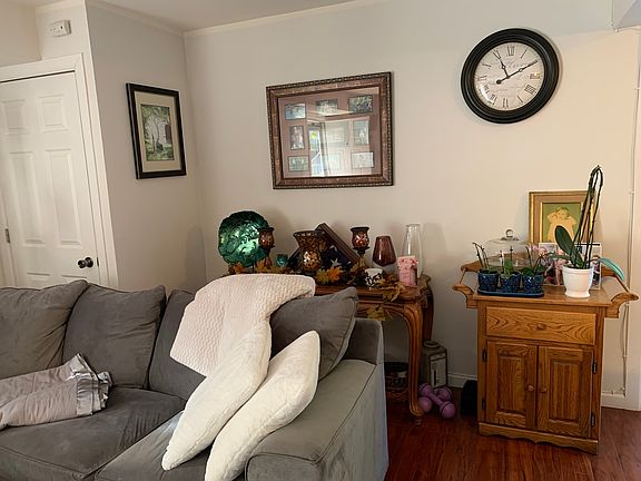 4th image of 1167 E Greenbriar Ln