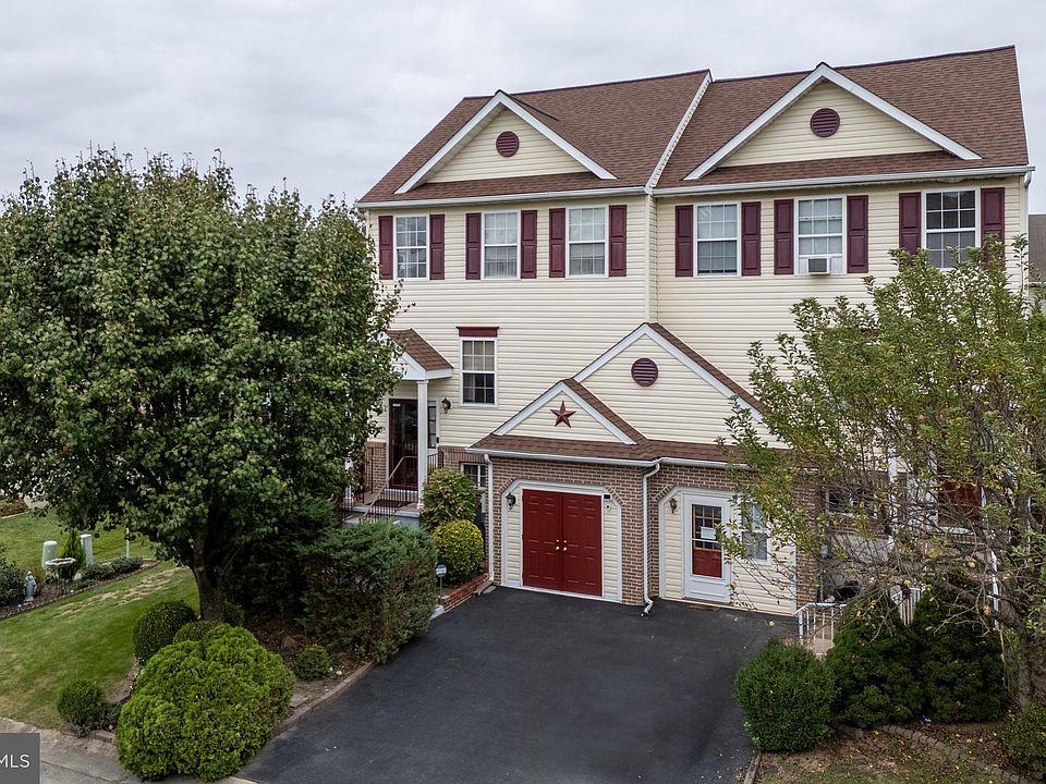 1st image of 419 Aldwych Dr