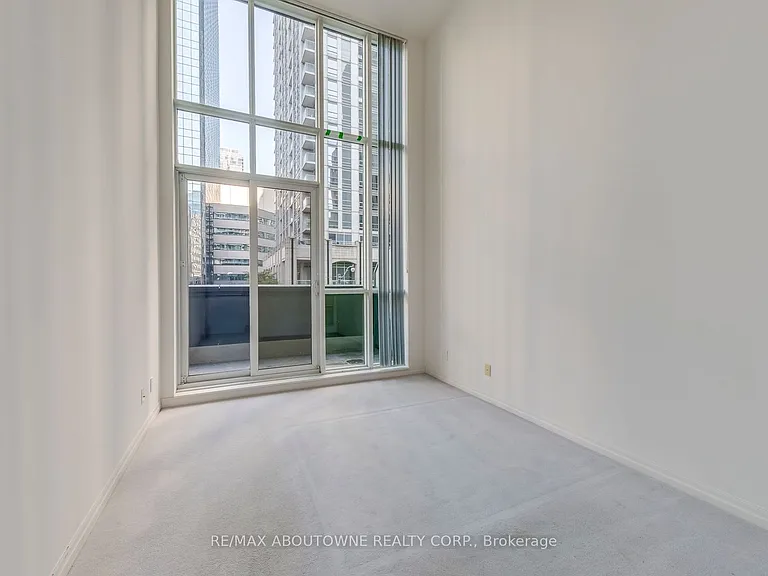 770 Bay St #202 — Photo 20