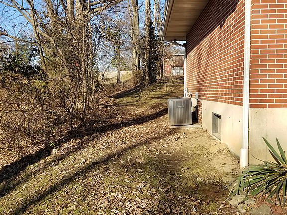 3rd image of 1018 Highland Dr