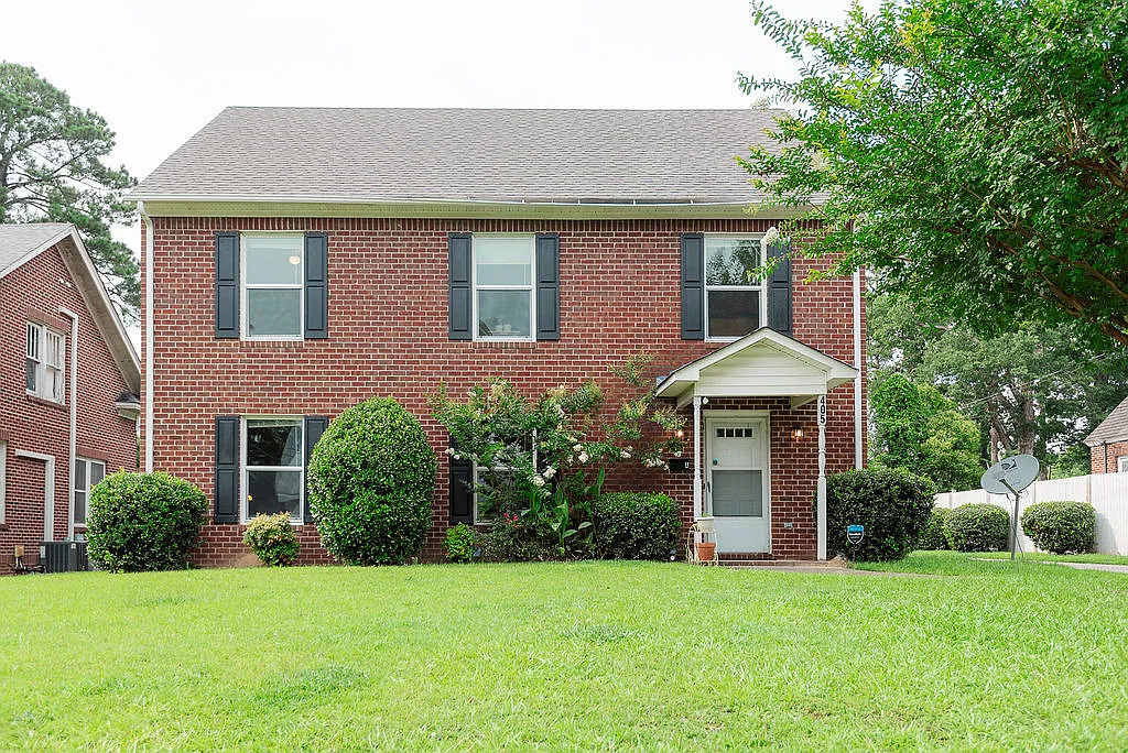 2 bed, 955 sqft, $1,750 — Photo 1
