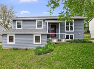 2616 Sheffield Dr, Davenport, IA 52806