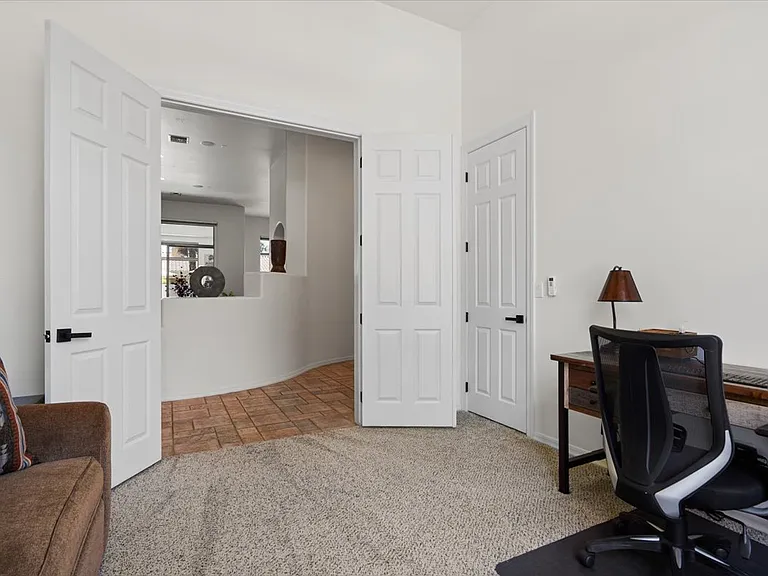 4926 N Valley Gln — Photo 11