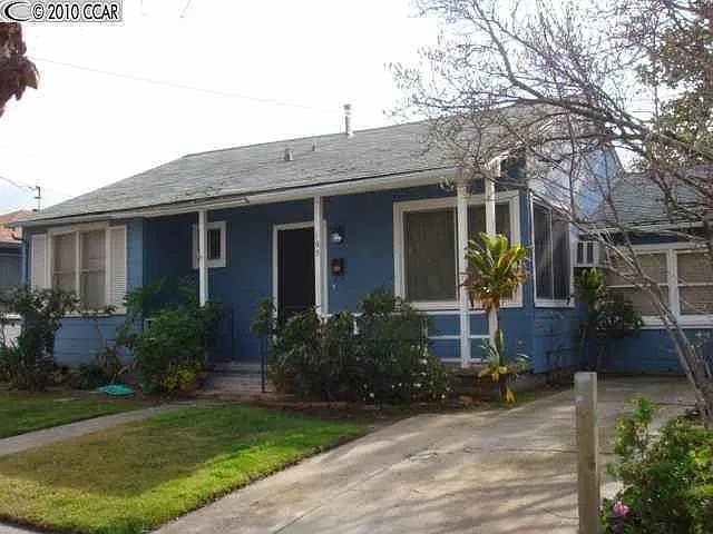 103 Robinson Ave photo 1