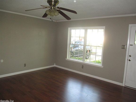 2nd image of 904 N Holly St