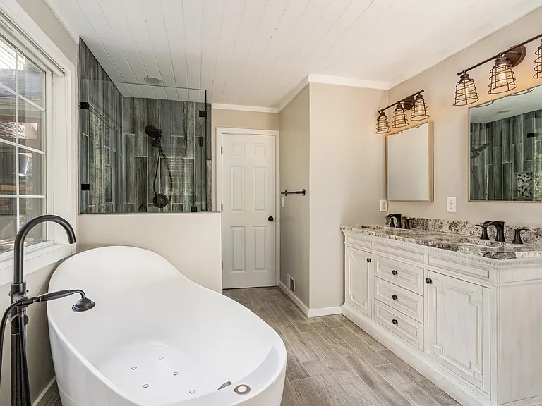 325 Dobbs Rd — Photo 15
