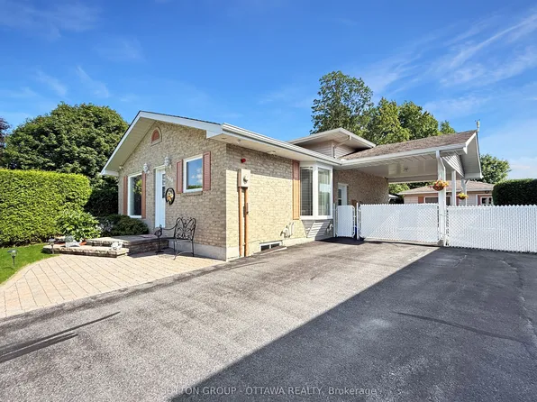 1888 Belvedere Cres, Cornwall, ON K6H 7C7
