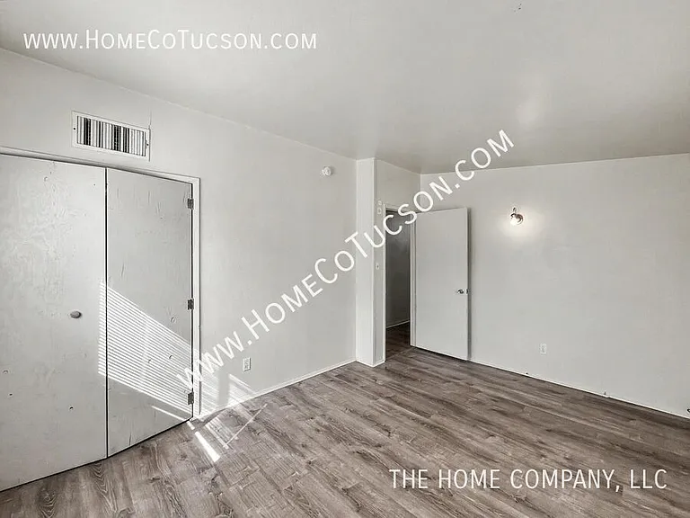 118 W 5th Ave — Photo 17