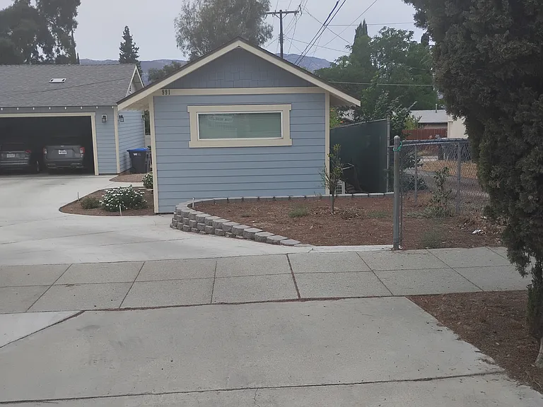 981 N San Gorgonio Ave — Photo 5