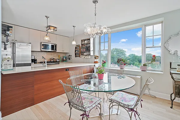 Sold by Avenue Sotheby's International Realty | media 2