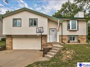 2414 Arlington Pl, Bellevue, NE 68123