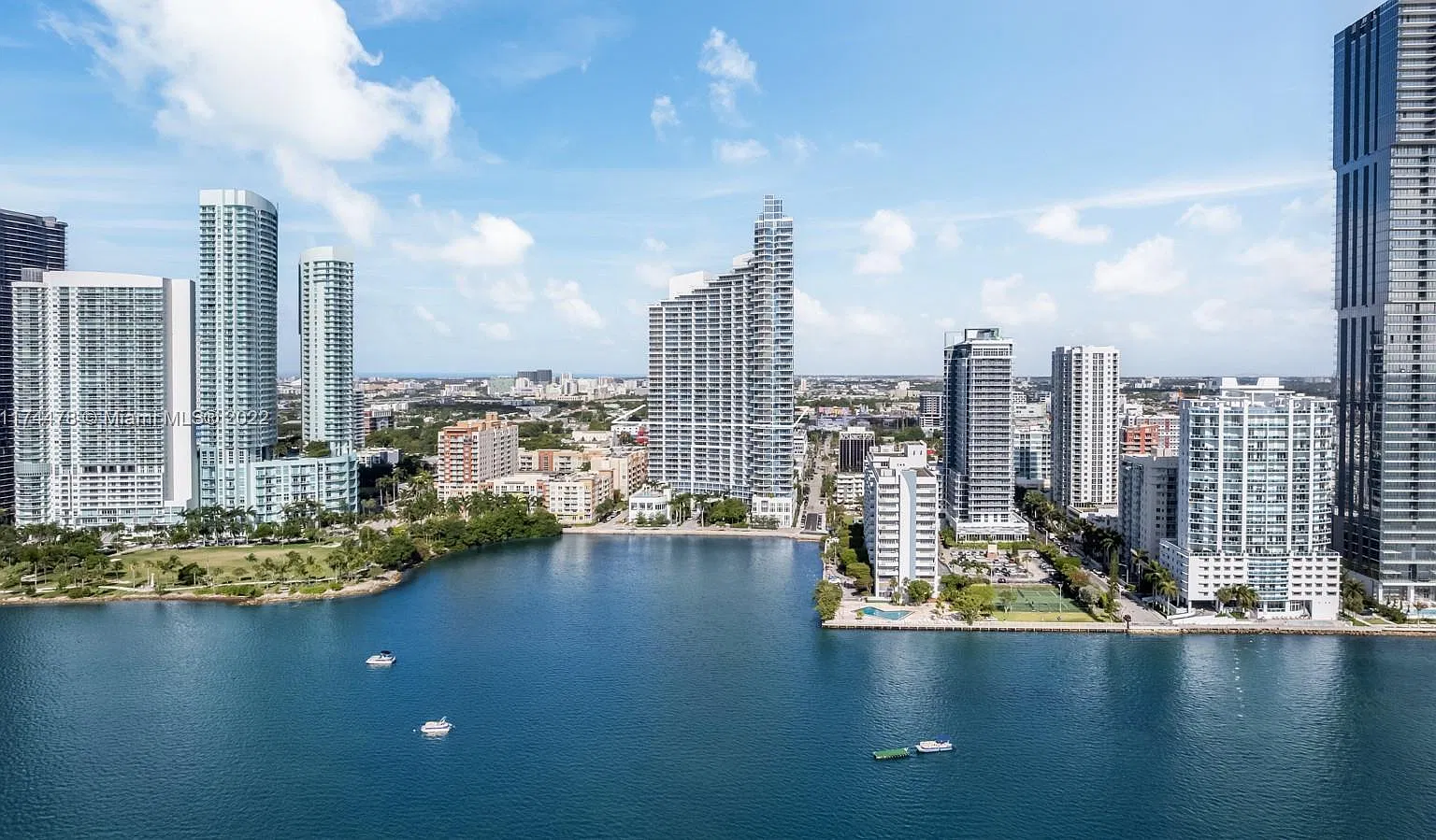 2020 N Bayshore Dr — Photo 2