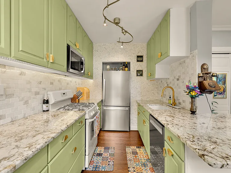 909 E St SE #5 — Photo 13