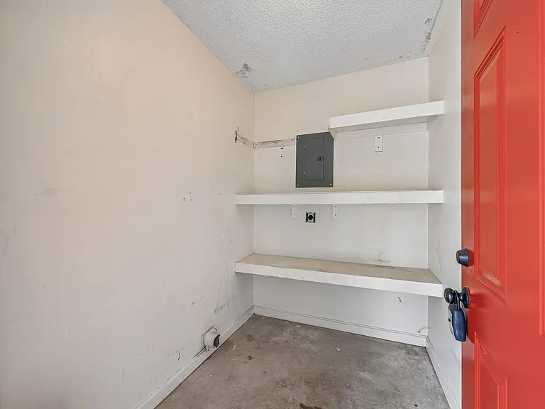 215 S 7th St — Photo 19