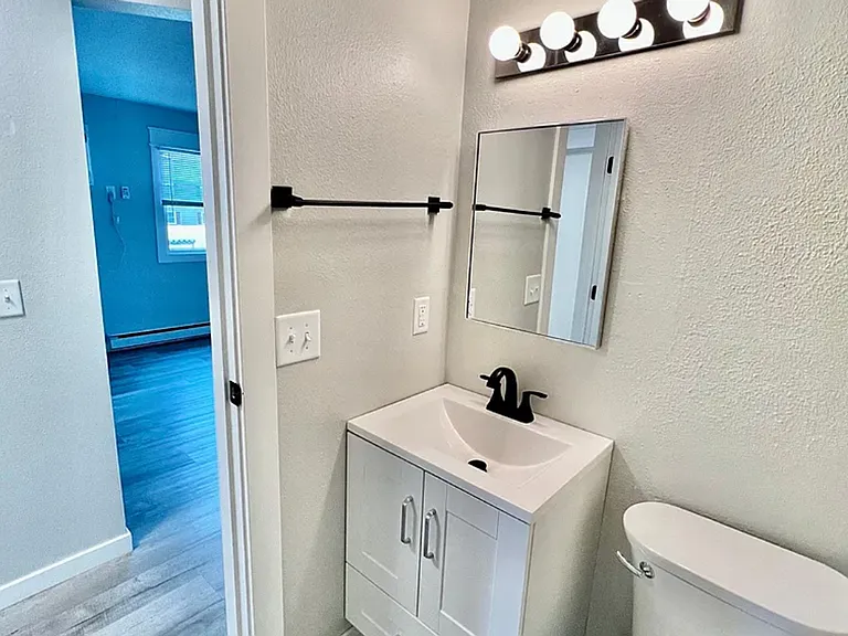 2bed 1 bath Unit in quiet Clive location — Photo 14