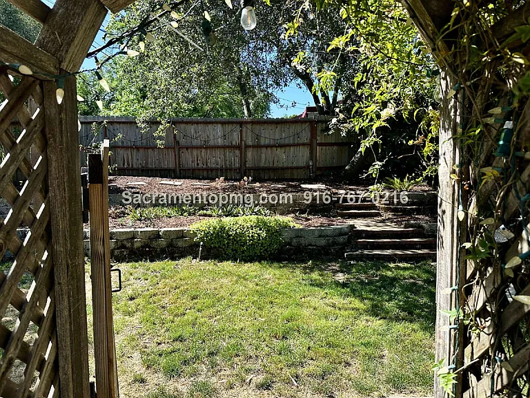 1283 Live Oak Ln — Photo 6