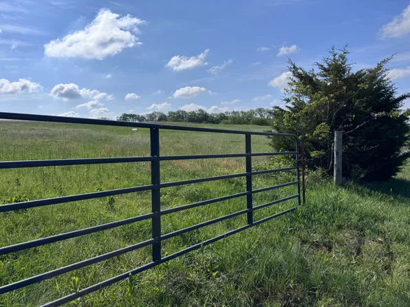 1960 E 600th Rd, Lecompton, KS 66050