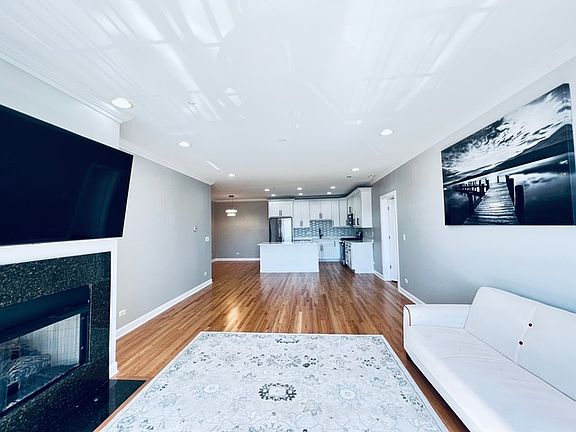 2nd image of 5321 N Lincoln Ave APT 2E
