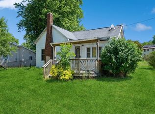 702 Central Ave, Center Point, IA 52213