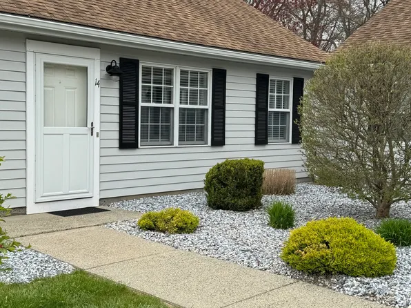 14 Plymouth Ct Unit 14, Clinton, CT 06413