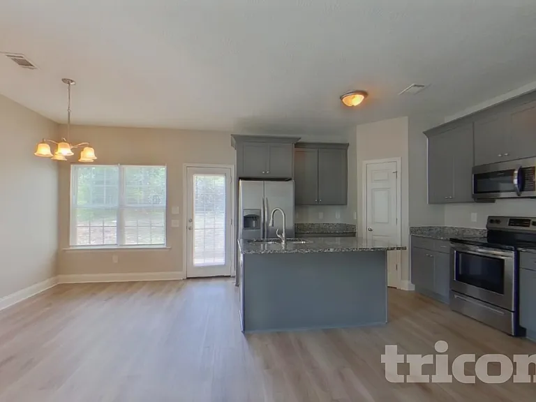 110 Darian Dr — Photo 4