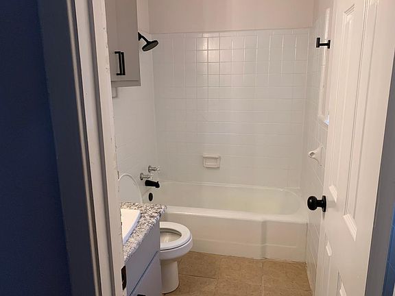 5th image of 122 Royale Dr