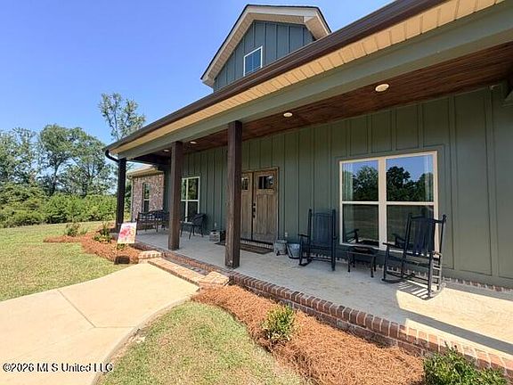3rd image of 601 McCullough McLin Rd