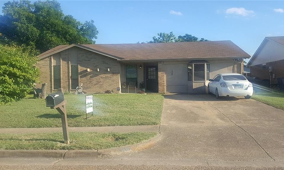 1st image of 930 Woodcrest Dr