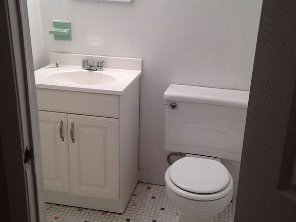 3rd image of 3539 Riverdale Ave