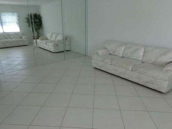 3rd image of 1067 Ventnor P #167