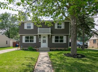 708 Carver Ln, Menasha, WI 54952
