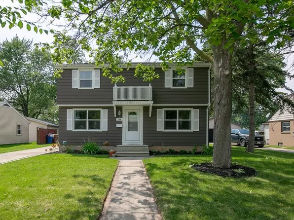 708 Carver Ln, Menasha, WI 54952