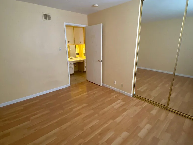 2533 Hillegass Ave #101 — Photo 5