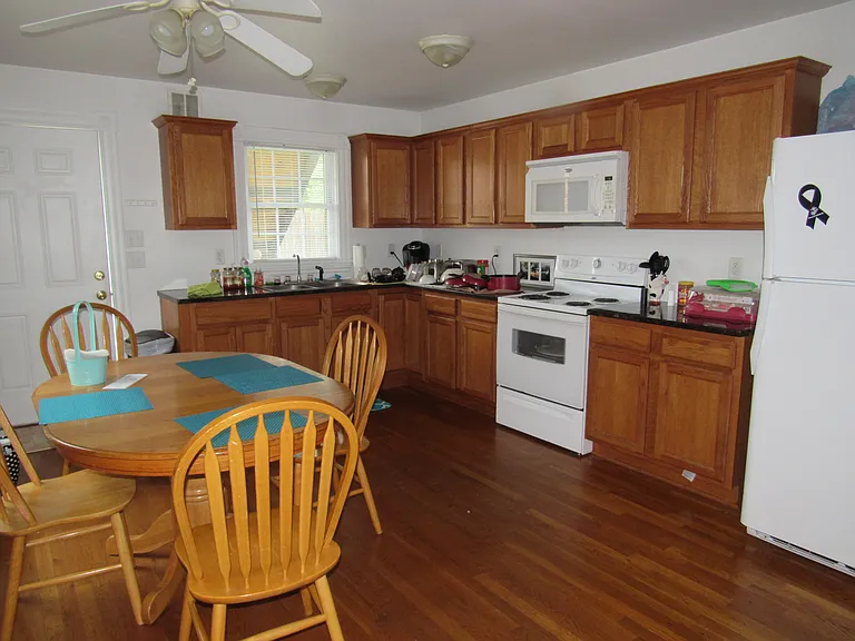 1403 1/2 W Leigh St — Photo 3
