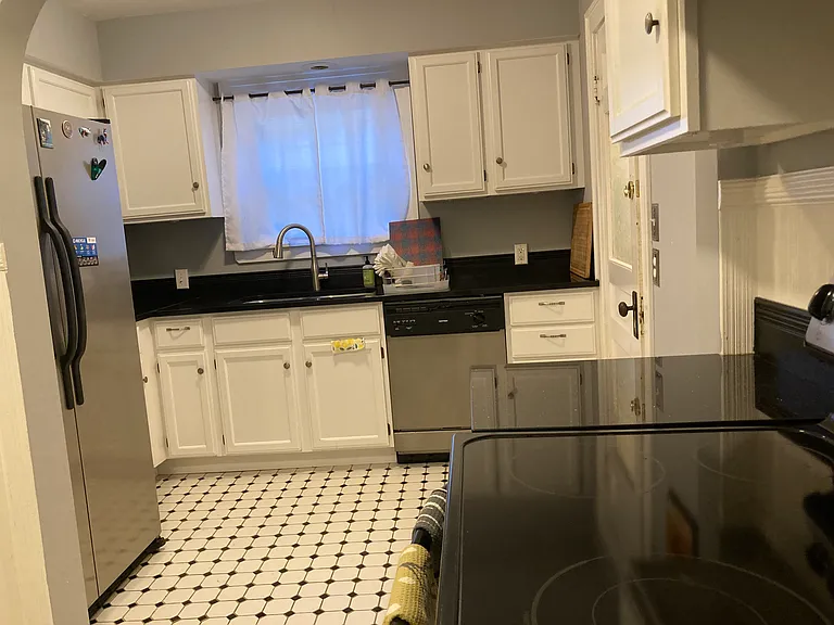 400 E 63rd Ter — Photo 13