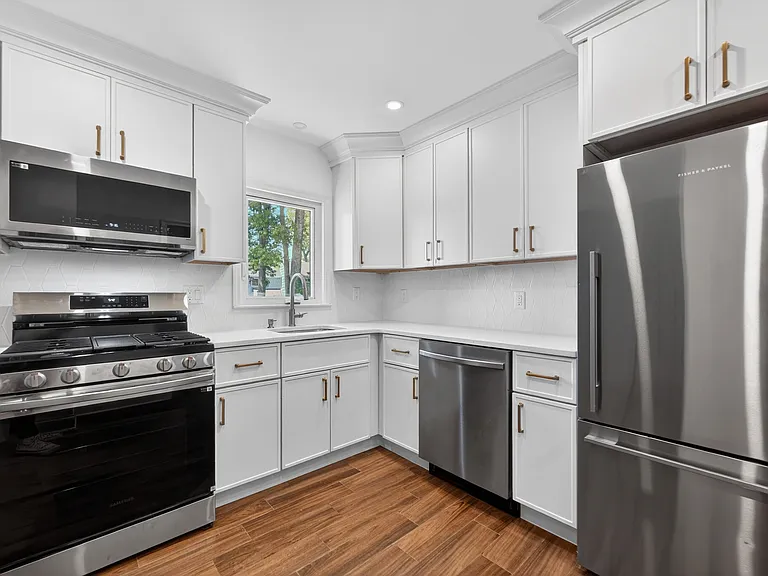 101 Sheldon St — Photo 11