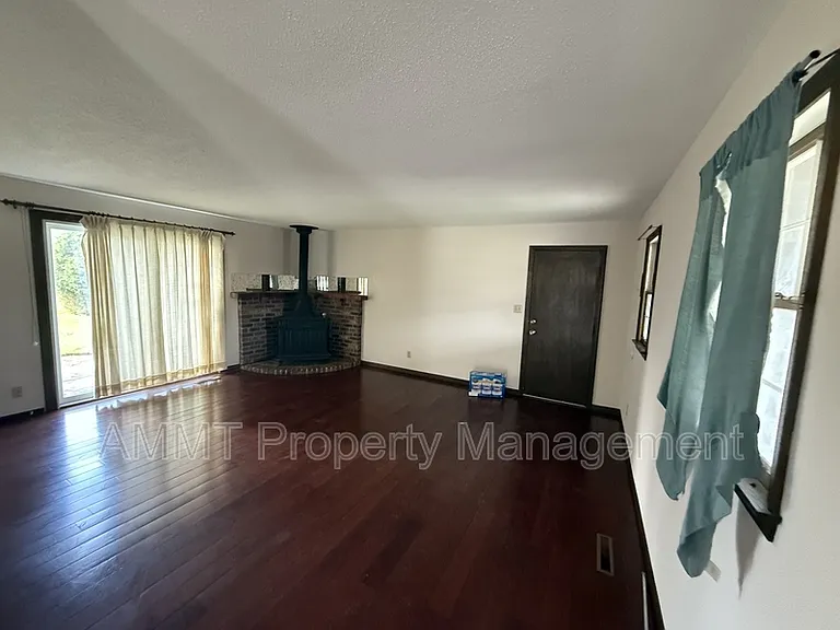1825 26th Ave — Photo 7