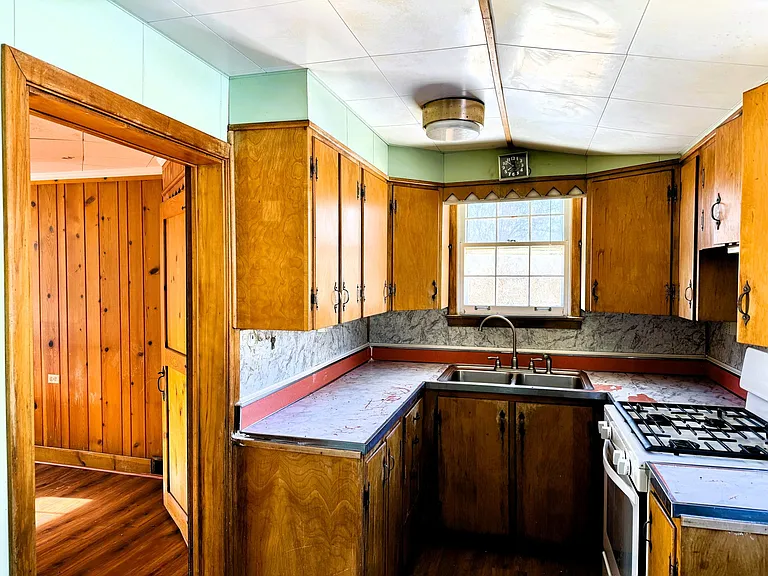 915 Perry Hwy — Photo 40