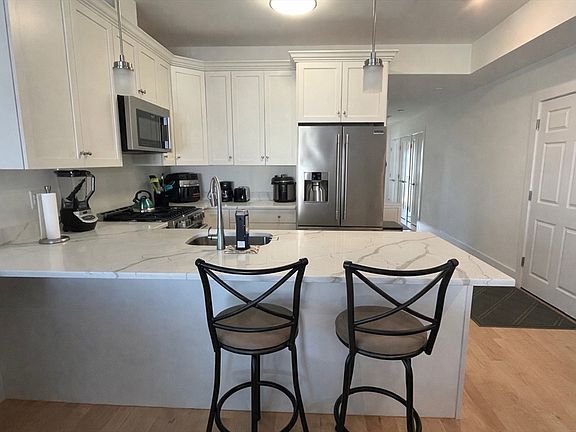 2nd image of 254 Spencer Ave #5
