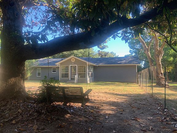 4th image of 907 Mimosa Dr