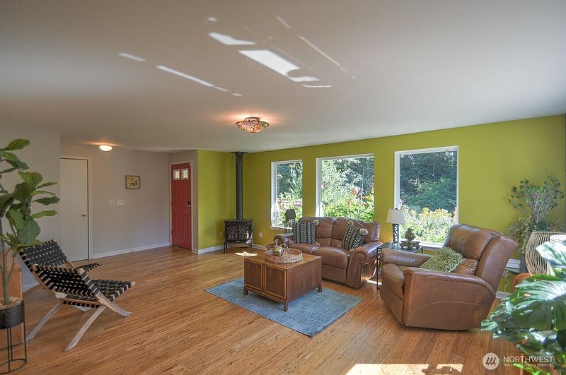 4th image of 1112 Henry Street SE