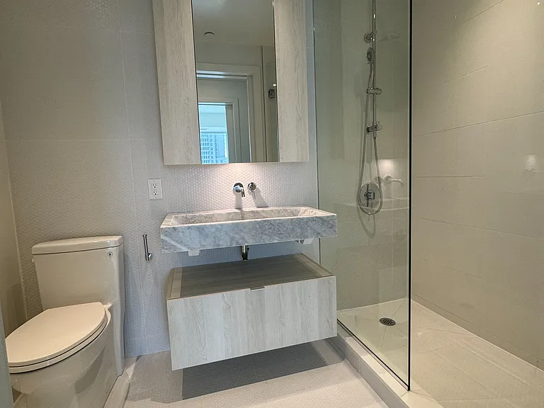 11 Yorkville Ave #2212 — Photo 8