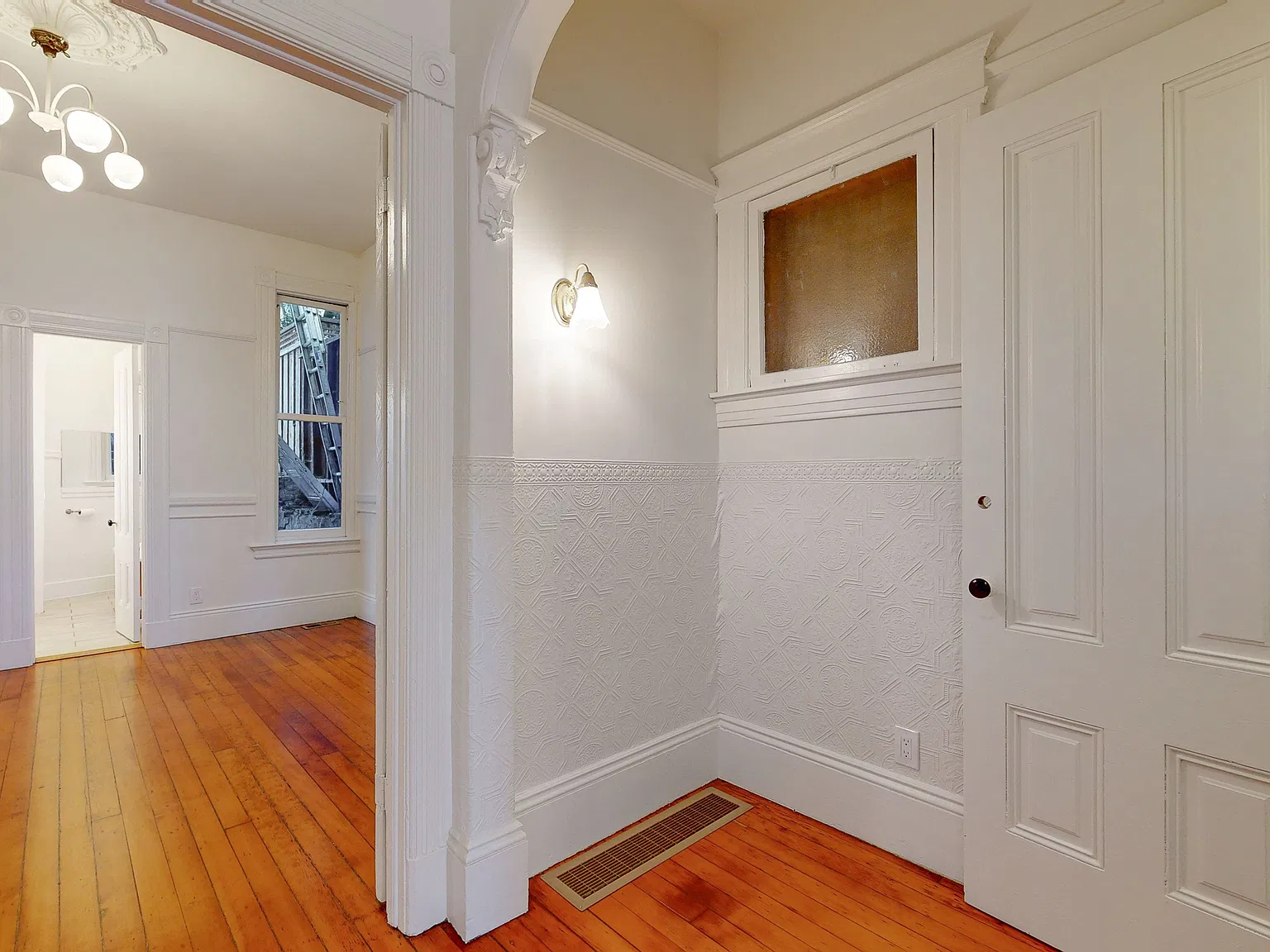 1953 Eddy Street | Beautifully Updated Two Bedroom plus Bonus Room I Victorian Flat — Photo 3