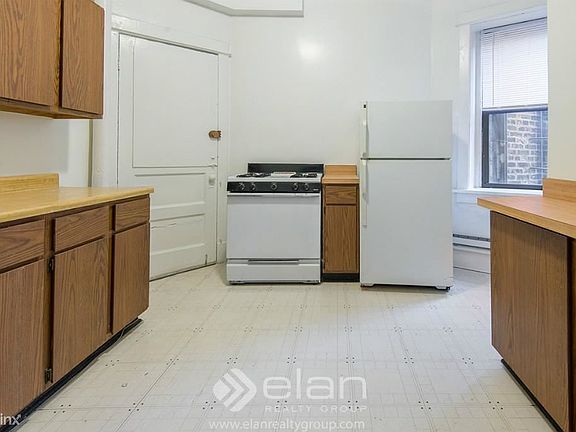 4th image of 438 W Belden Ave APT 04