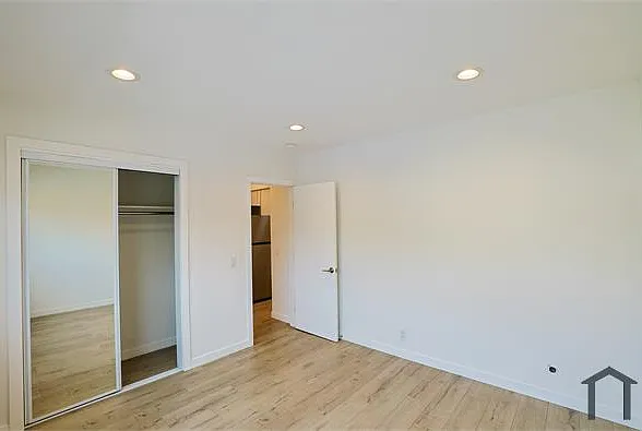1277 W 23rd St — Photo 9
