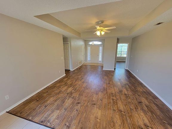 4th image of 1010 S Liberty Dr