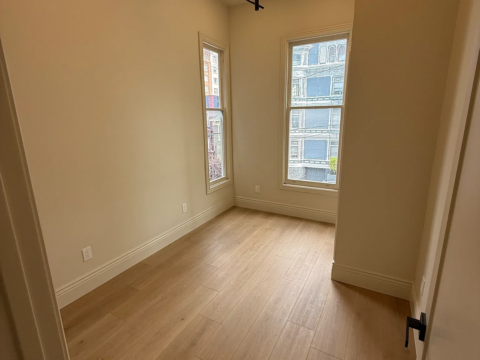 2617 Laguna St — Photo 3