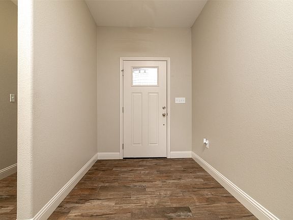 5th image of 405 Titus Dr