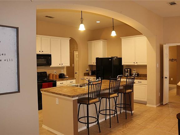 3rd image of 1501 Cowtown Dr